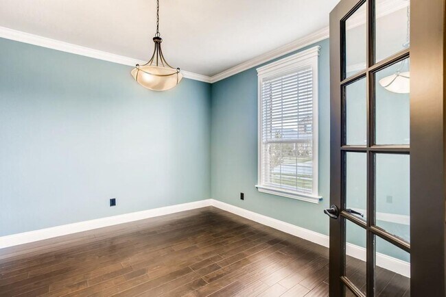Building Photo - Charming 4-Bedroom Home in Devonshire with Spacious Living Areas and Gorgeous Backyard Oasis.