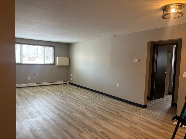 Building Photo - 704 9th St NW