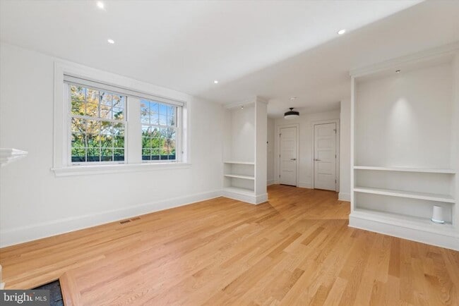 Building Photo - 767 Newtown Rd