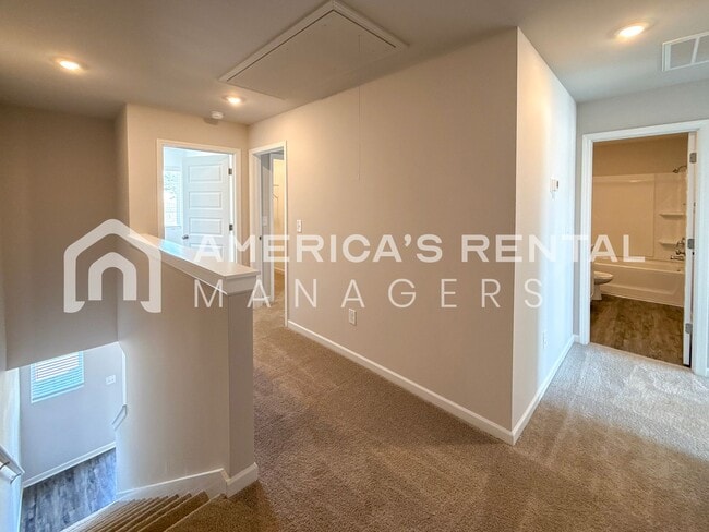 Building Photo - Escape to Lakeside Living in Lincoln! View with 48 Hours Notice!