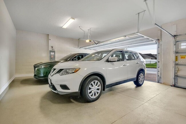 Building Photo - 2450 Chateau Lp