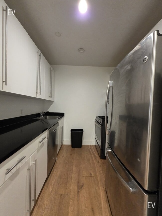 Building Photo - 50 Murray-ev09