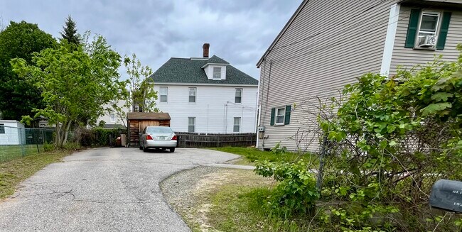 Building Photo - 198 Kearsarge St
