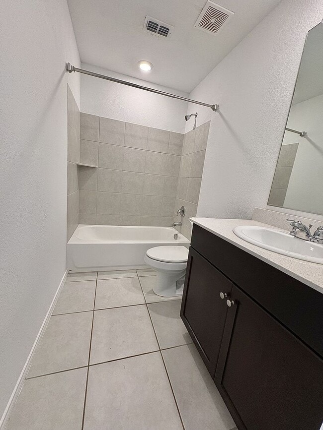 Building Photo - Modern Comfort Meets Prime Location – Single-Story Living at Its Best!