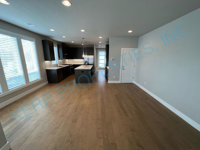 Building Photo - Spacious 3-Bed, 2.5-Bath Gem in Vibrant SE...
