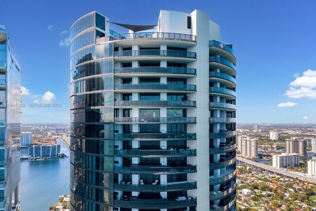 Building Photo - 18555 Collins Ave