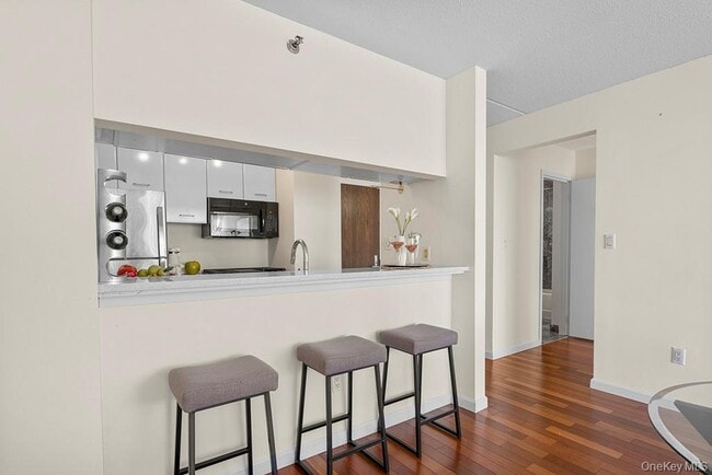 Building Photo - 4 Martine Ave