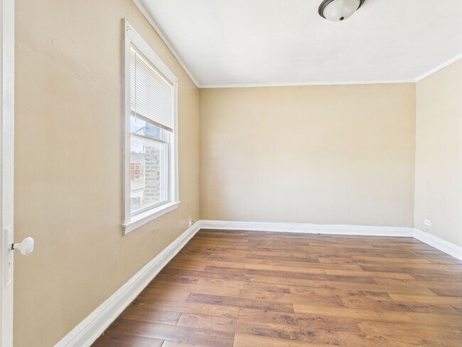 Building Photo - 4338 W Kamerling Ave