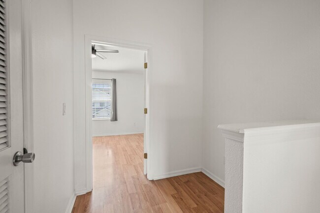 Building Photo - 9720 Carlsdale Dr