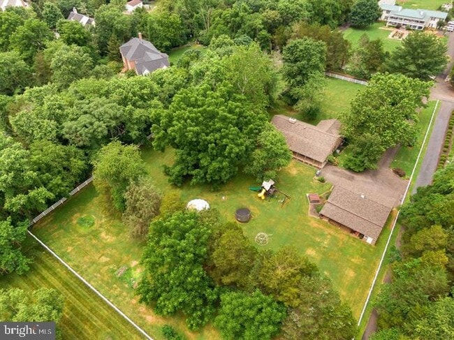 Building Photo - 15027 Braddock Rd