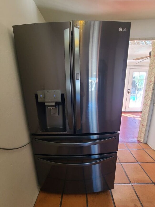 Building Photo - Charming 2 bedroom 1 bathroom