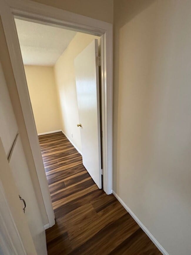 Building Photo - Beautiful 3 bedroom 2 bath HOME . . .  Clo...
