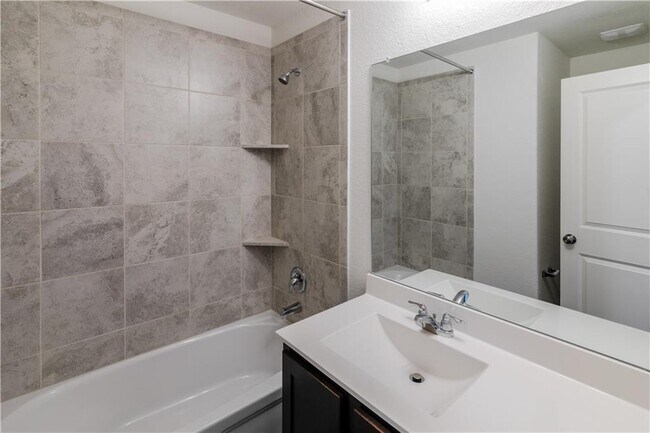 Building Photo - 744 Xanadu Dr