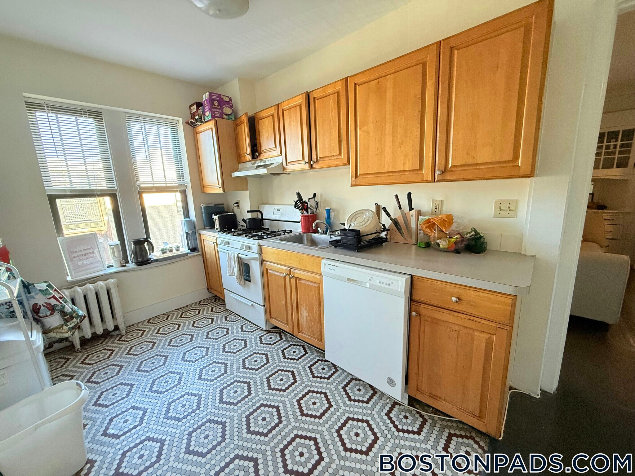 Building Photo - 452 Park Dr