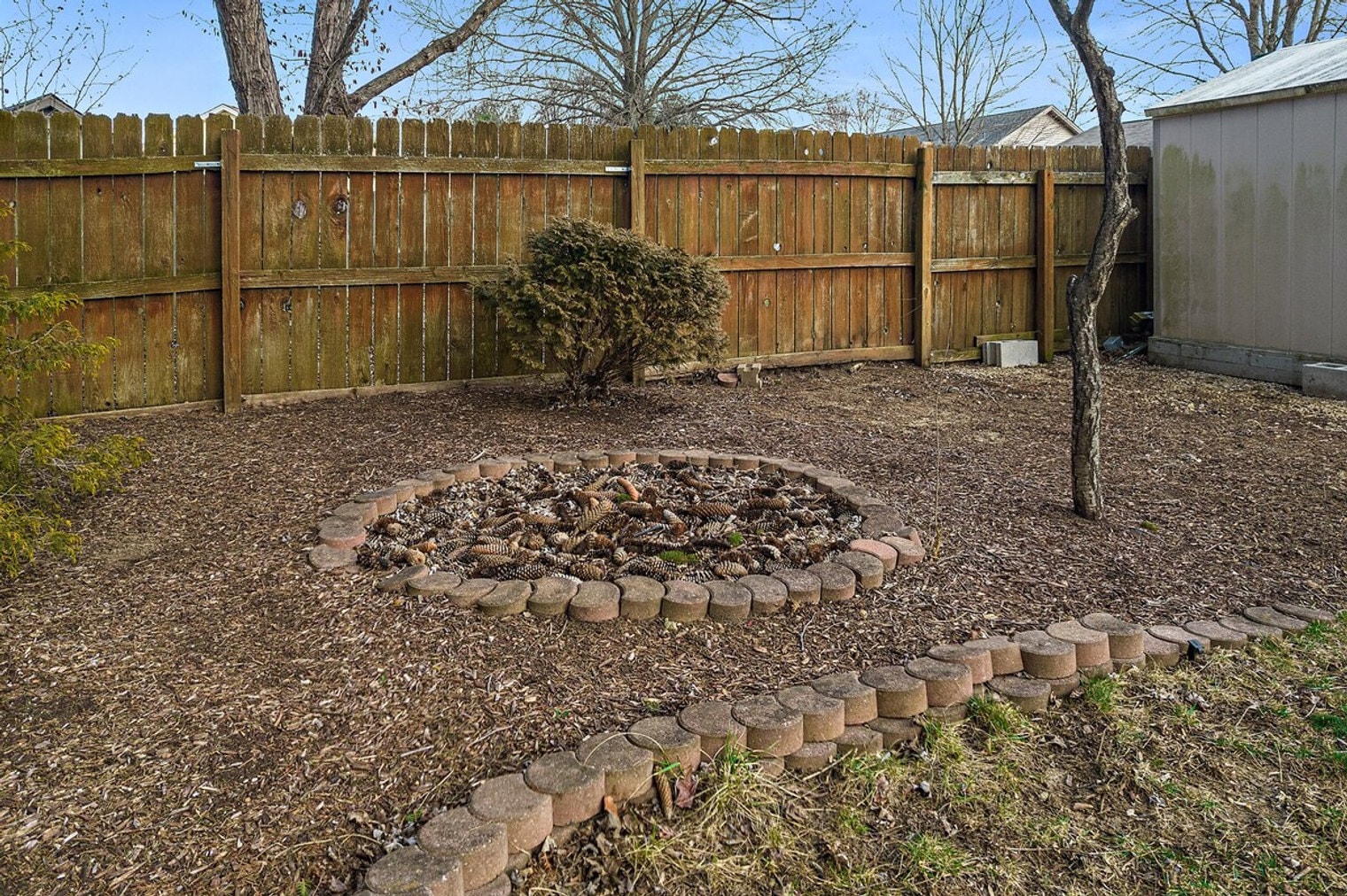 Building Photo - 2422 Cedar Crest Dr