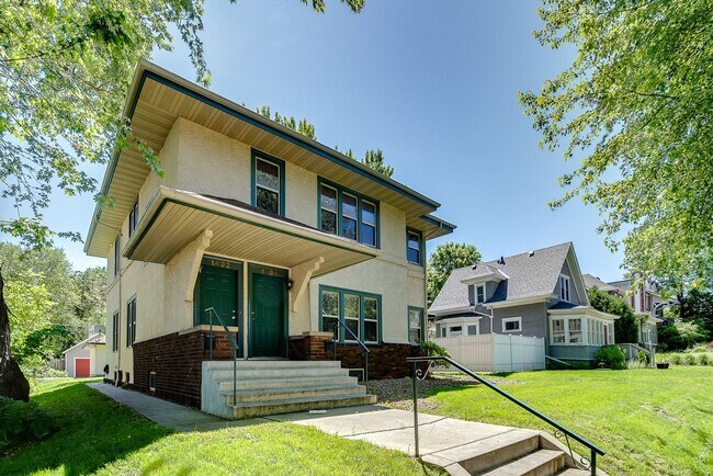 Building Photo - Recently Renovated 4-Bed Close to Macalester, St Thomas, Concordia & St Kate's!