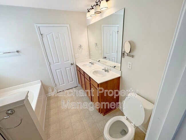 Building Photo - 304 Horsepen Way