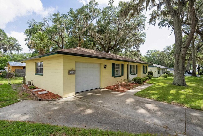 Building Photo - 494 Romano St