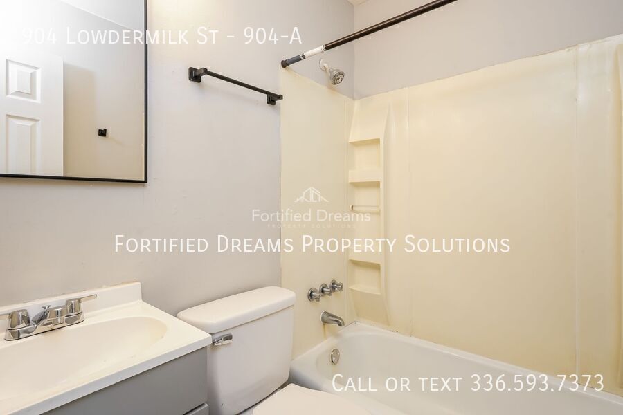 Building Photo - 904 Lowdermilk St