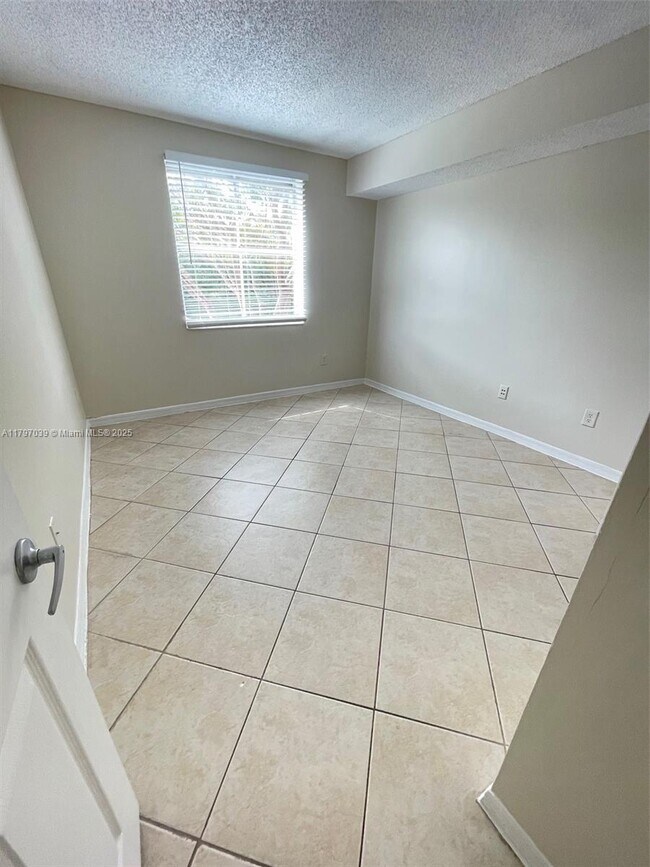 Building Photo - 155 NW 96th Terrace