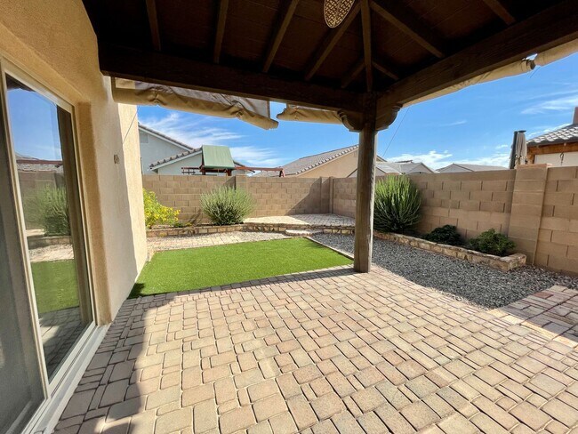 Building Photo - Beautiful Southwestern-Style Home in El Rancho Encantado