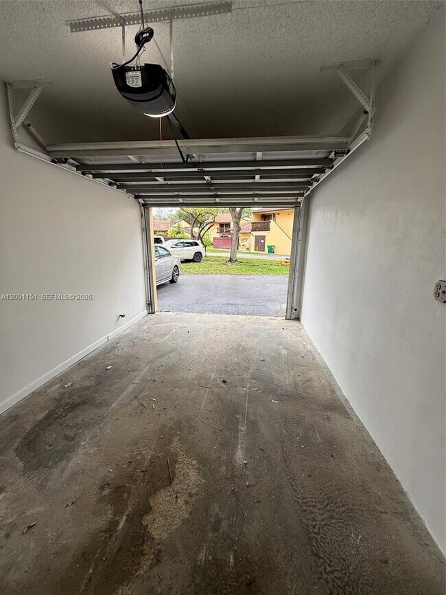 Building Photo - 6651 SW 137th Ct