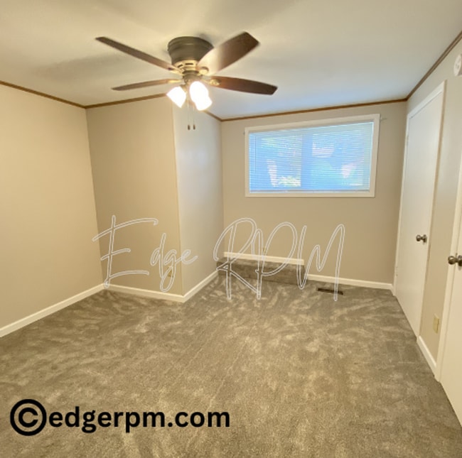 Building Photo - 211 1/2 Angie Dr