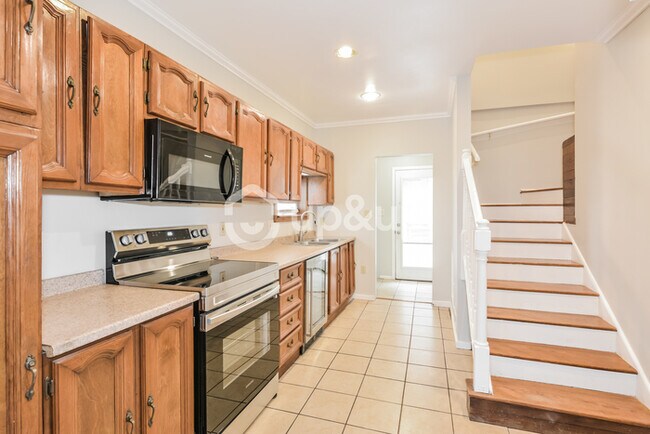 Building Photo - Fantastic 2bd/2.5ba home! Let yourself in!