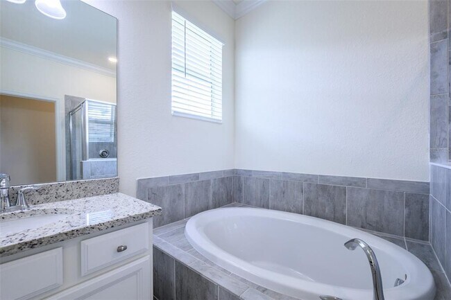 Building Photo - 15145 Spanish Point Dr