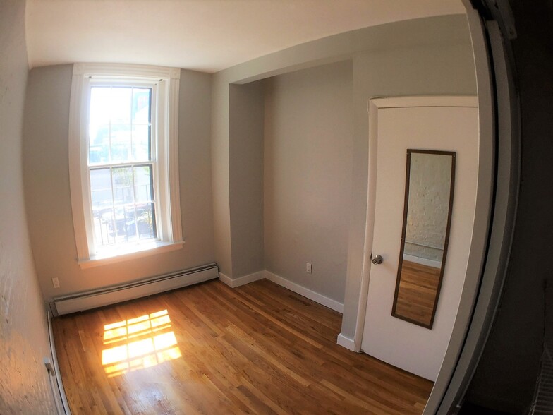 Building Photo - 25 Saint Stephen St