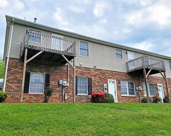 Primary Photo - 316 Jones Ln