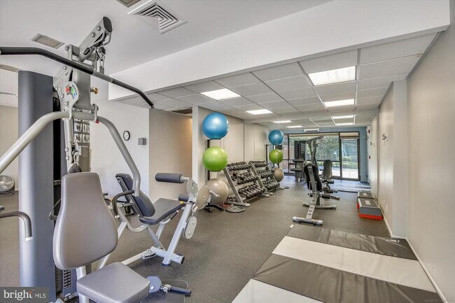 Building Photo - 6800 Fleetwood Rd