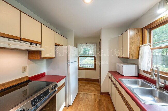Building Photo - 425 Ansley St