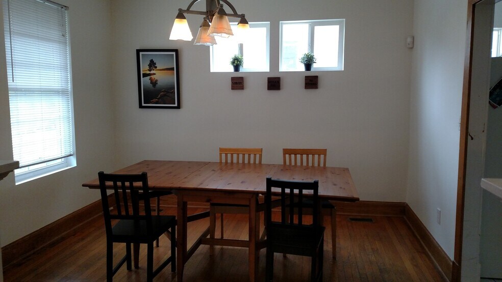 Furnished dining room - 2509 10th St NE