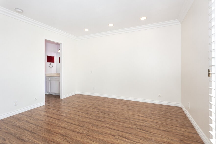 Primary Bedroom with Balcony - 5353 Corteen Plz