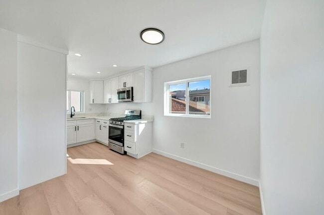 Building Photo - Move-In Ready Luxury: A Flawlessly Upgraded Sunland Retreat