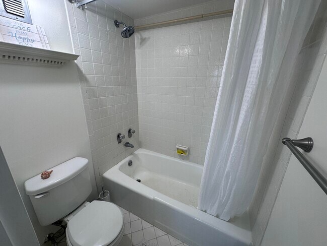 Building Photo - 5440 N Ocean Dr