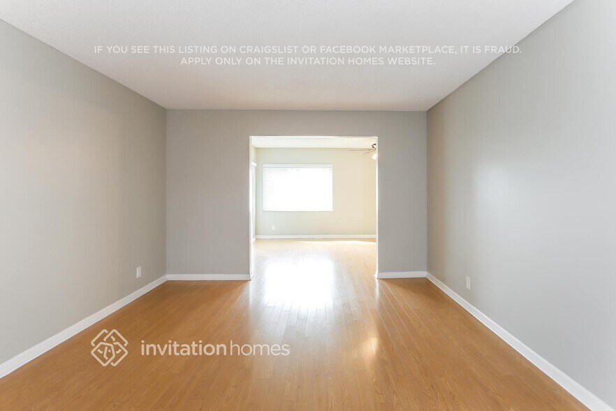 Building Photo - 9422 Saddlebrook Dr