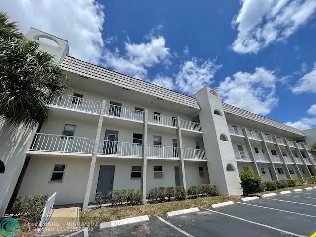 Building Photo - 8600 Sunrise Lakes Blvd
