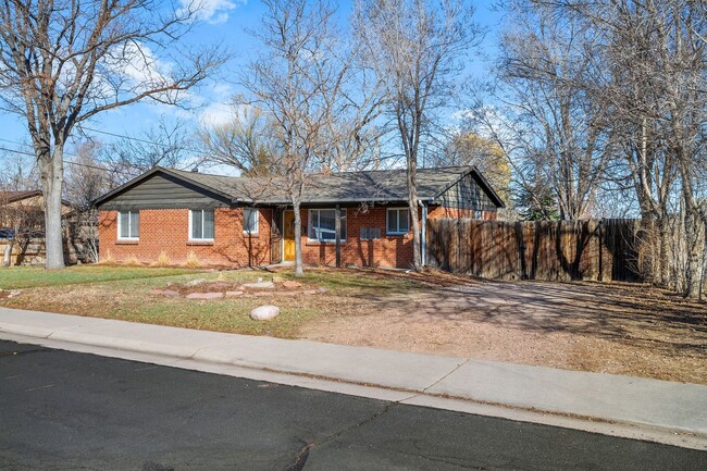 Building Photo - Updated 3BD, 2BA Wheat Ridge House with Pr...