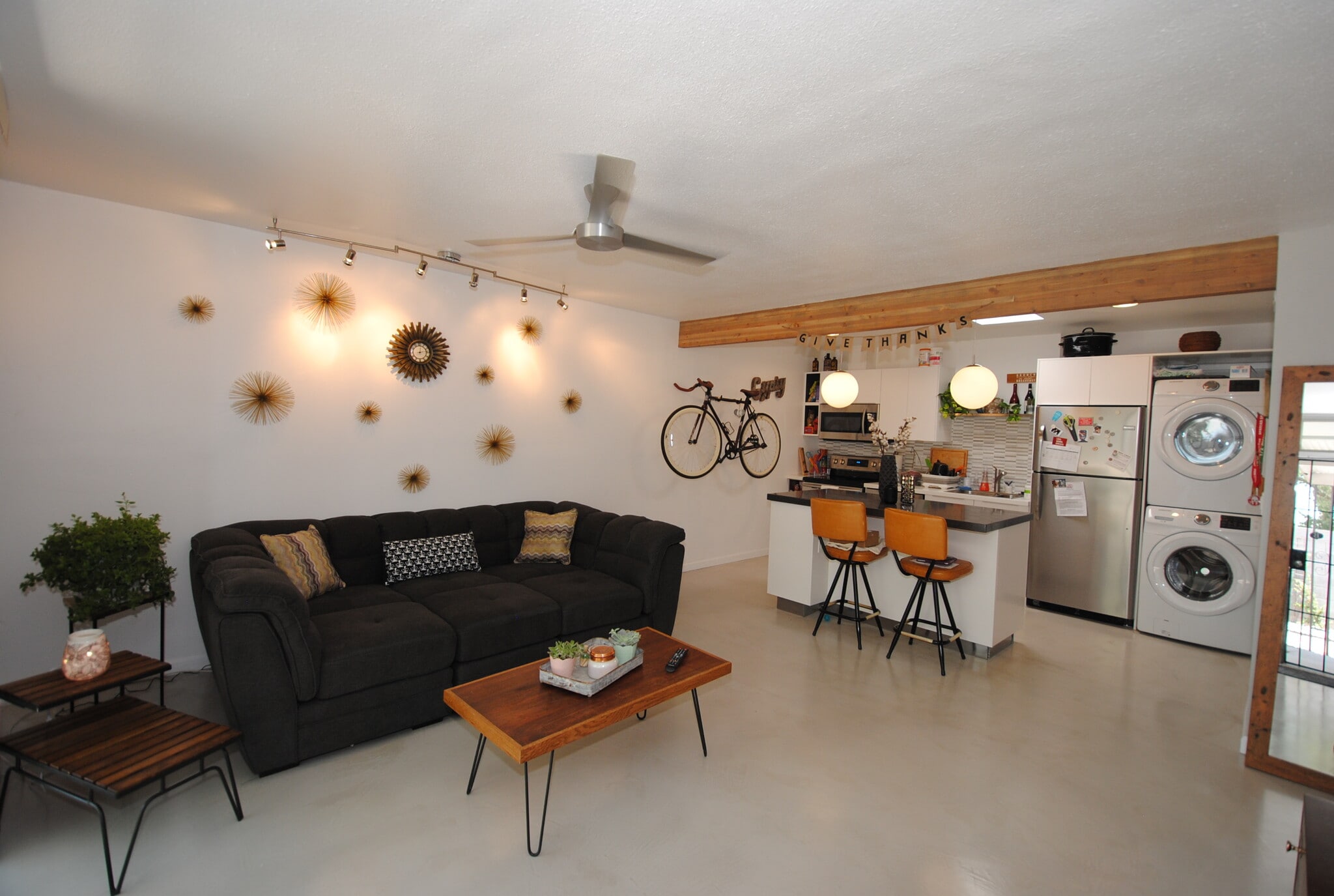 Building Photo - 425 W Colter St