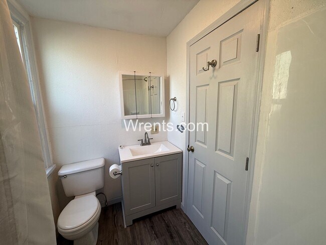 Building Photo - 1007 W Frederick Ave