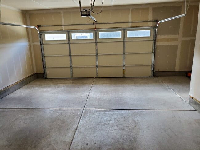 Building Photo - COMING SOON - 3 Bed 2 Bath single level - Fence - 2 Car Garage