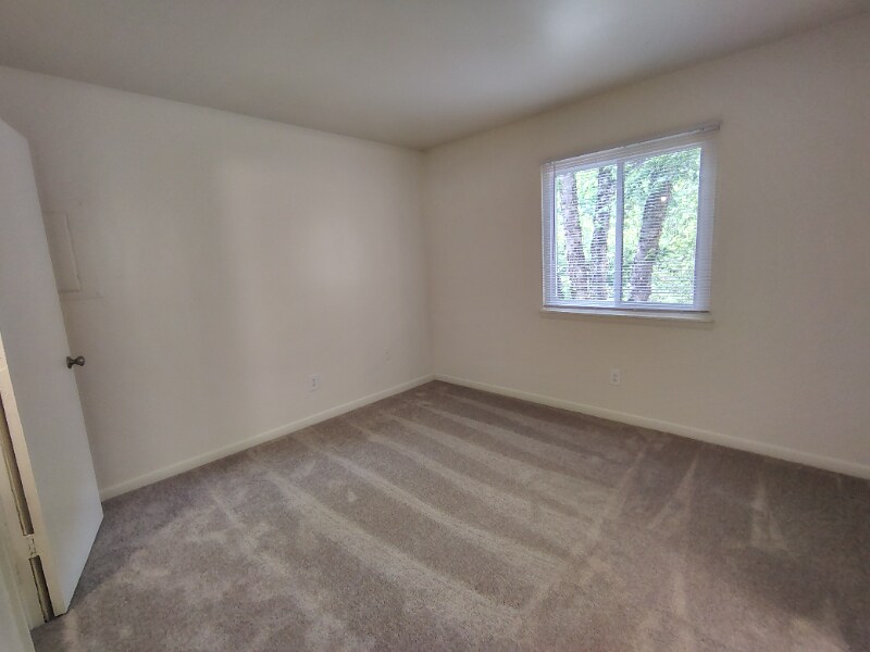 Building Photo - 600 Reusens Rd