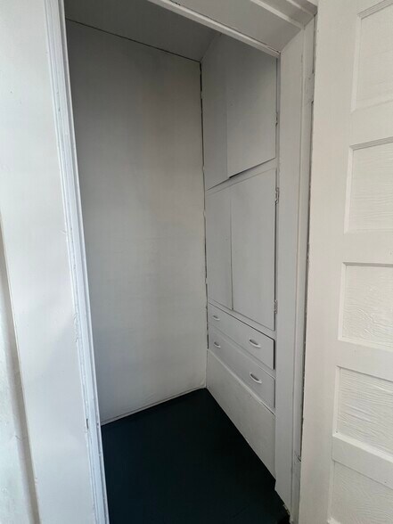 Building Photo - 749 Park Dr