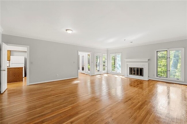 Building Photo - 302 S River Farm Dr
