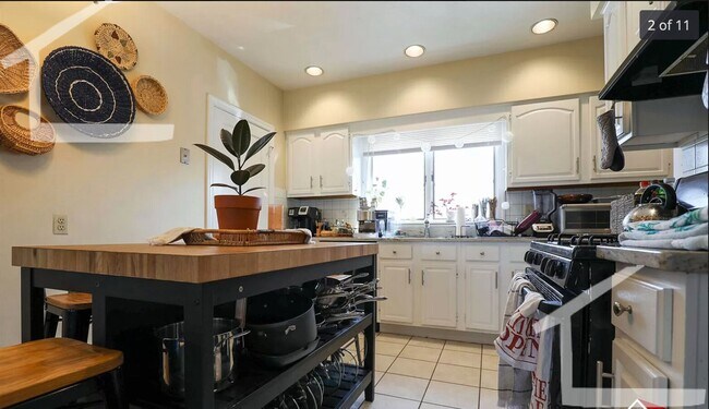Building Photo - Brighton 4-bed, 2-bath Avail for 9/1- Laundry in Unit! No broker fee!