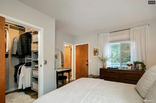 Building Photo - 2606 E Madison St