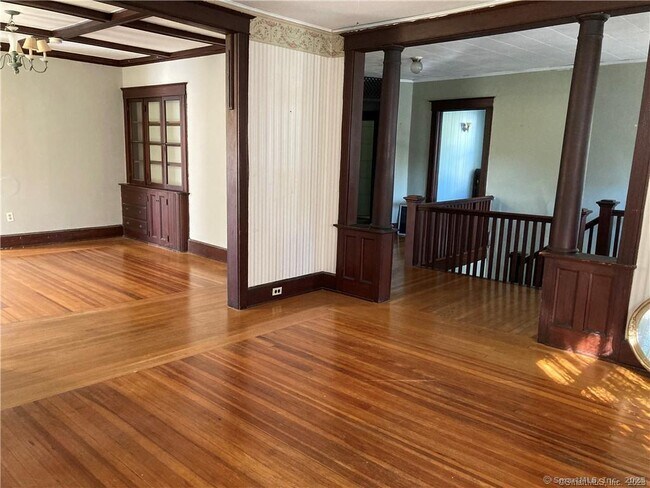 Building Photo - 32 Latham St