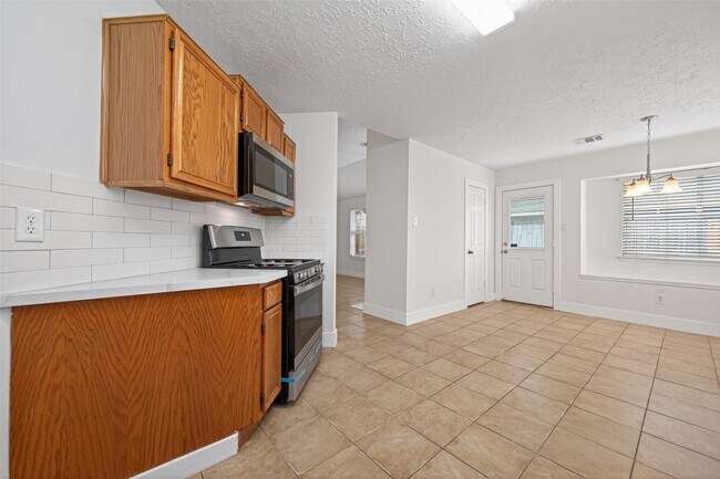 Building Photo - 18822 Yaupon Trail